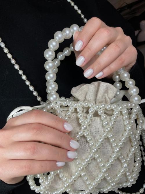 Outfit Base - ваш секрет идеального маникюра в стиле Clean Girl. 03