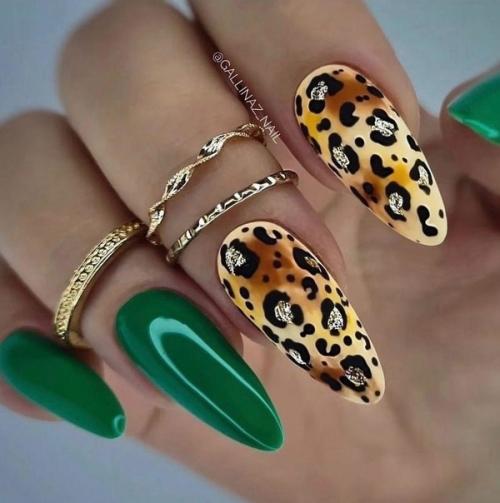 В надежде обеспечить ей лучшую жизнь, он продал ее за 40 долларов. 02