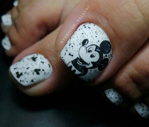 Подборка идей белого педикюра. 01