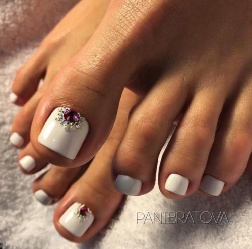 Подборка идей белого педикюра. 06