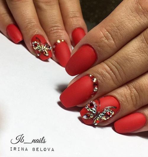 Нарядный маникюр с бабочками и стразами. 07