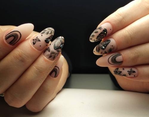 Нарядный маникюр с бабочками и стразами. 08