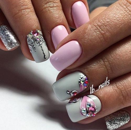 Нарядный маникюр с бабочками и стразами. 06