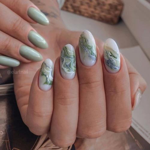 Нежно зеленый в маникюре смотрится исключительно круто. 04