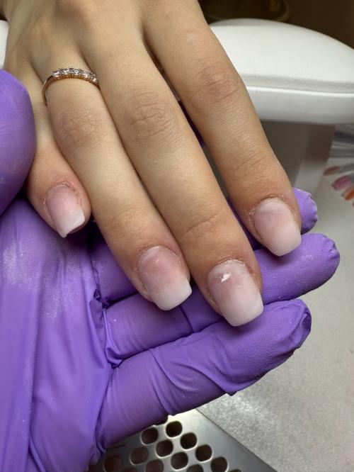 Дело было так: девочка перед свадьбой сделала маникюр, но сделали ей совсем не то, что она хотела. 01