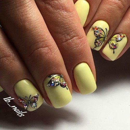 Нарядный маникюр с бабочками и стразами. 05