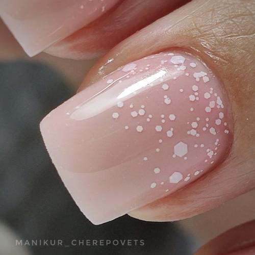 Нюд и растяжечка белыми шестигранниками - это прелестно, воздушно, не броско и не скучно. 01