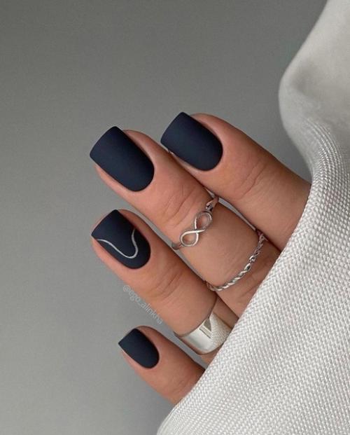Маникюр в тёмных оттенках. 01