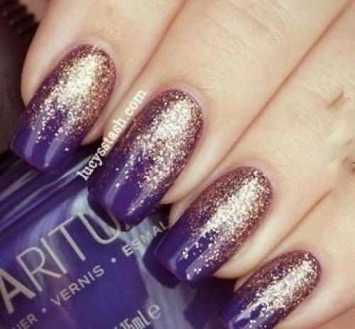 Градиентный маникюр.  1. сперва мы наносим два толстых слоя темно-фиолетового лака. 04