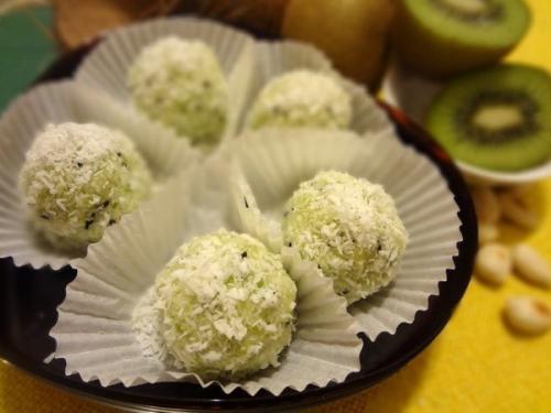 Как сделать домашние Рафаэлло из киви и орехов. 01 Как сделать домашние Рафаэлло из киви и орехов. 01