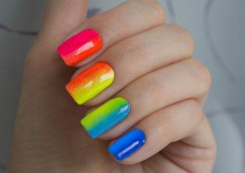 Одной из новых, модных тенденций в маникюре является техника градиентного маникюра. 03
