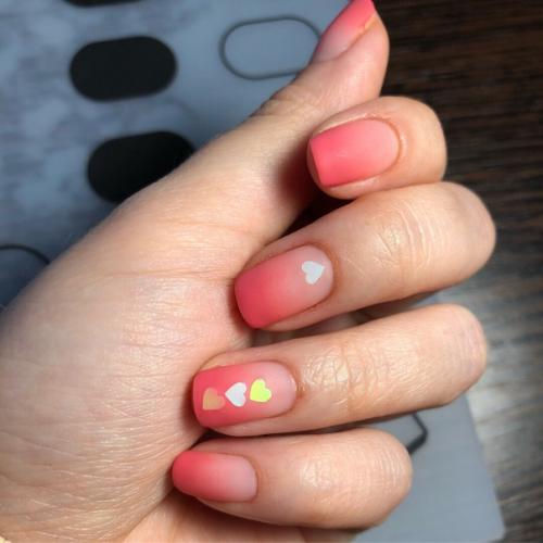 Самоучка, маникюр делаю только себе, думаю вот выучиться чтоли на мастера маникюра. 01