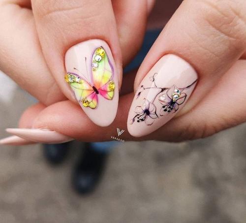 Необычный, красивый маникюр с бабочками. 02