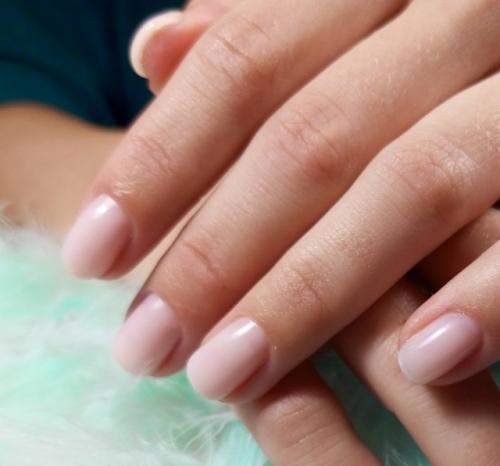 Маникюр в стиле нюд - это классика, а классический вариант всегда смотрится выигрышно. 01