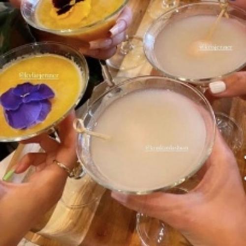 Фанаты уверены, что кайли дженнер снова беременна. 01