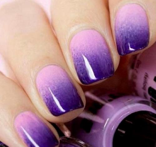 Одной из новых, модных тенденций в маникюре является техника градиентного маникюра. 02