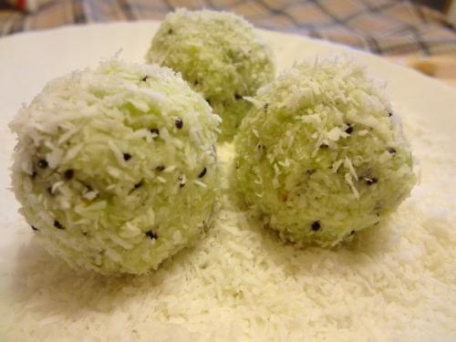 Как сделать домашние Рафаэлло из киви и орехов. 08 Как сделать домашние Рафаэлло из киви и орехов. 08