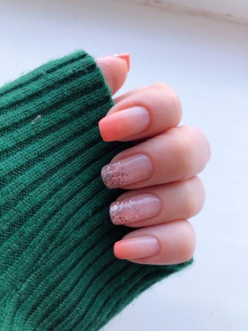 Самоучка, маникюр делаю только себе, думаю вот выучиться чтоли на мастера маникюра. 03