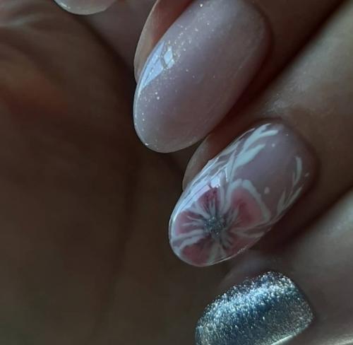 Мой маникюр в стихах (стихи в комментариях к фото), на память, что целый год я ходила его делать. 03