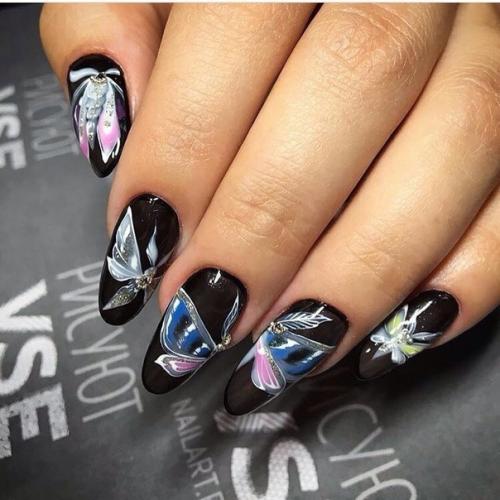 Необычный, красивый маникюр с бабочками. 06