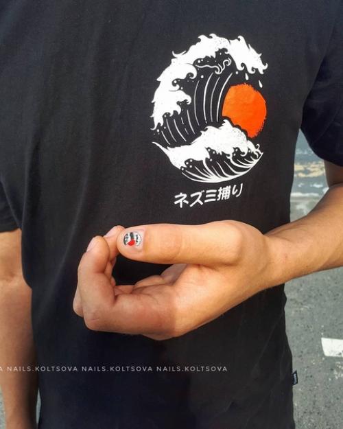 Тюменцы поддержали тренд на мужской маникюр, который задал Юрий дудь. 02