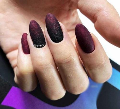 Модный матовый маникюр - отличная альтернатива блестящим глянцевым ногтям. 02