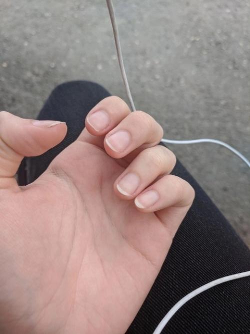 Что может произойти с ногтевой пластиной, если регулярно делать маникюр? 01