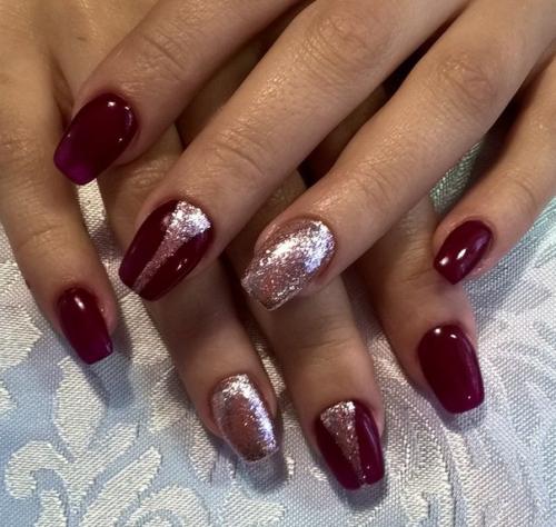 Девочки, подскажите пжлст какой фирмы гельлак розовый с блестками? 02