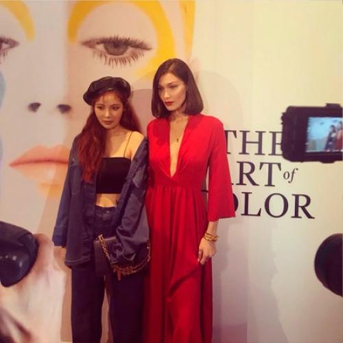 Белла хадид приехала в южную Корею и завела там неожиданные знакомства. 03