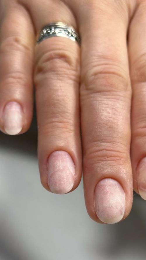 Маникюр - это не просто прихоть или модный аксессуар; это важный аспект ухода за собой, который заслуживает нашего внимания и регулярности. 01