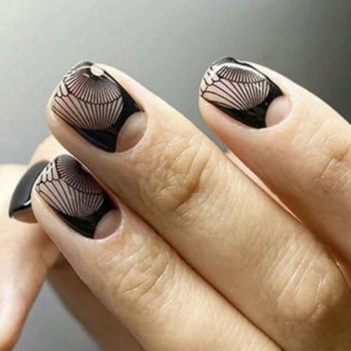 Я, Мария Медведева, руководитель дома маникюра ли - лак, хочу поделиться с вами секретами стильного дизайна под названием френч + стемпинг. 03