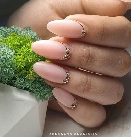 Стильный маникюр в нюдовом цвете. 06