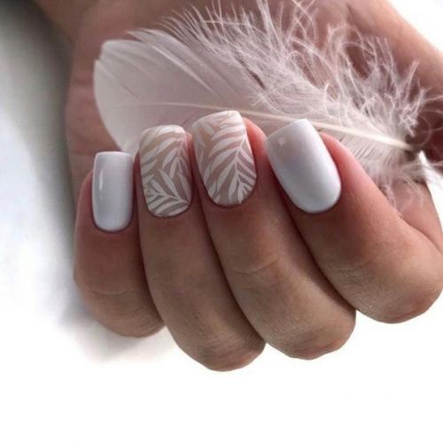 Белые ногти можно носить в любое время года. 05