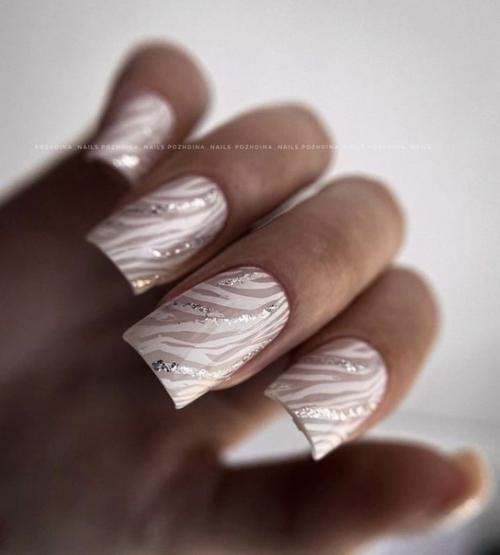 Белые ногти можно носить в любое время года. 03