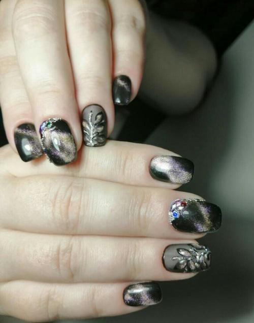 Маникюр.  Ухоженные аккуратные руки создают приятное впечатление о женщине, подчеркивая ее индивидуальность и придавая изящности. 01