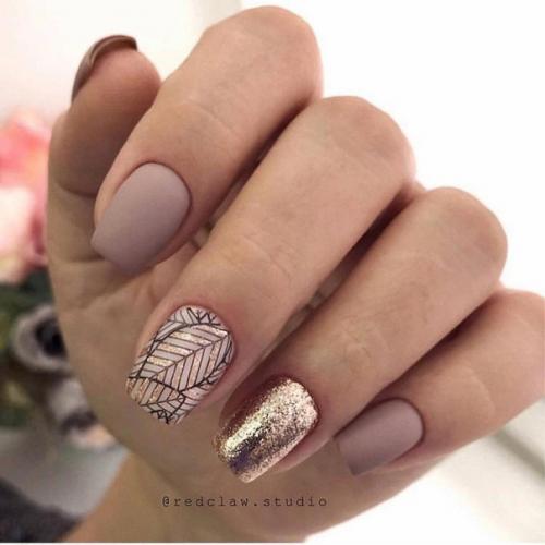 Стильный маникюр в нюдовом цвете. 09