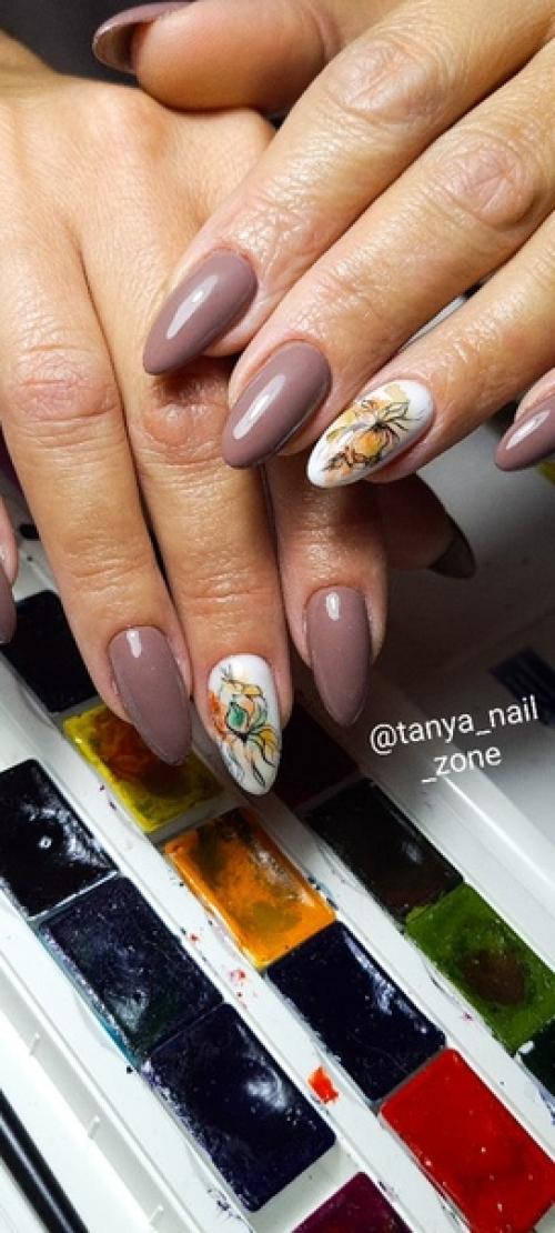 Это наклейка?  Даже зная, что я рисую, при каждом показе фото, мне задают этот вопрос. 01