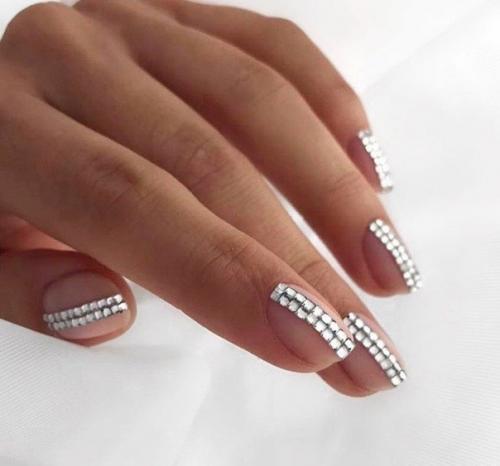 Стильный маникюр в нюдовом цвете. 05