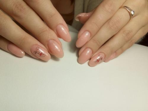 Маникюр.  Ухоженные аккуратные руки создают приятное впечатление о женщине, подчеркивая ее индивидуальность и придавая изящности. 04