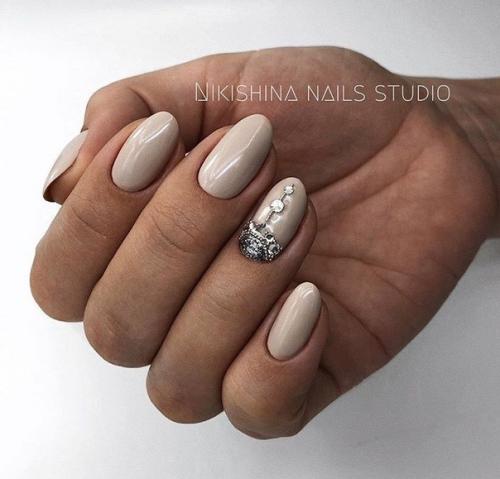 Стильный маникюр в нюдовом цвете. 08