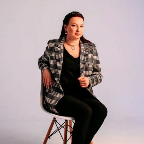 Я, Мария Медведева, руководитель дома маникюра ли - лак, хочу поделиться с вами секретами стильного дизайна под названием френч + стемпинг. 01