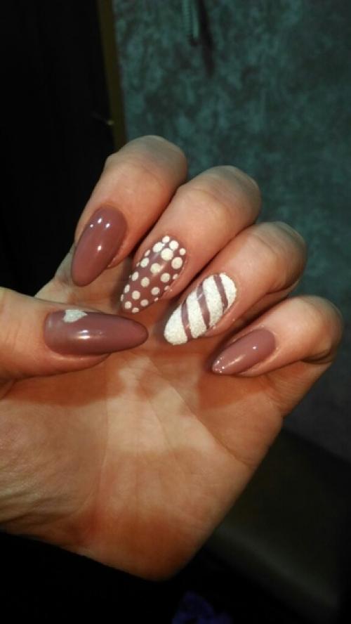 Добрый день ногтями занимаюсь пока для себя, но планирую начать этим зарабатывать, сколько бы отдали за такую работу? 02