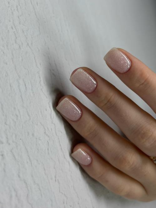 И снова я - мастер маникюра, и, да, у меня аллергия на гель - лак. 01