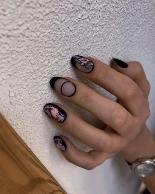 Маникюр с необычным дизайном. 01