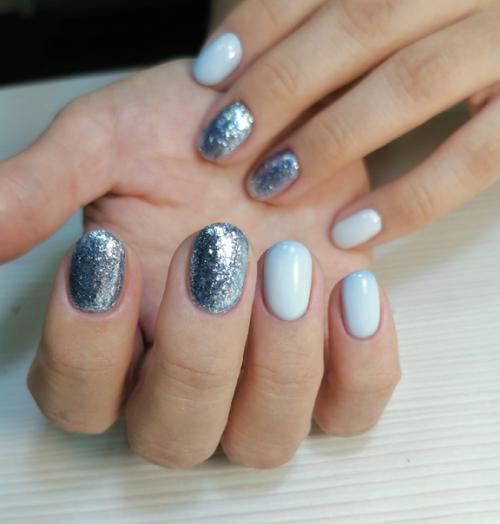 Чувствую, дорогие мои красотки, буду бегать с вами на улицу делать фото ноготков такая разница в фото совсем другой эффект. 02