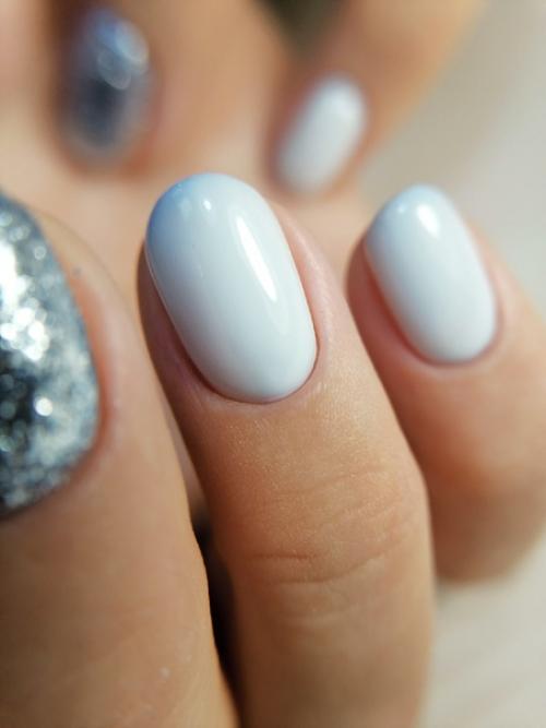 Чувствую, дорогие мои красотки, буду бегать с вами на улицу делать фото ноготков такая разница в фото совсем другой эффект. 01