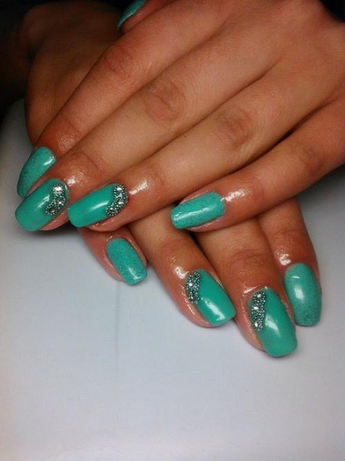 Красавицы, завершите свой новогодний образ красивым маникюром. 02