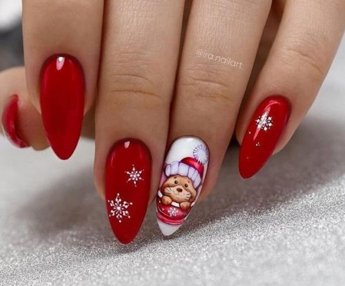 С новым маникюром в красном цвете вы окажетесь в центре общего внимания. 01