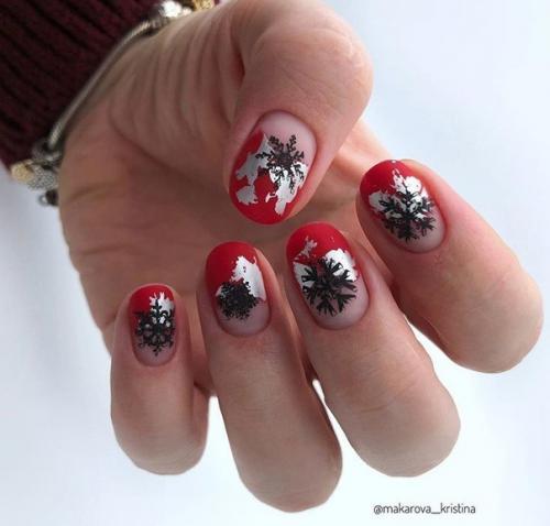 С новым маникюром в красном цвете вы окажетесь в центре общего внимания. 03