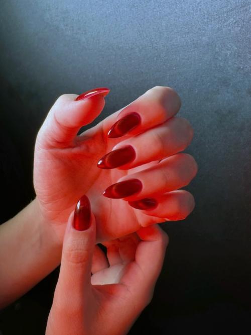 Как выбрать новогодний дизайн под цвет праздничного платья? 
